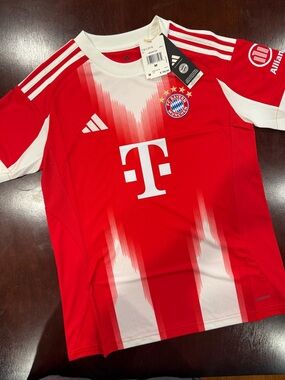 Bayern Munich 2025/2026 Kit Jersey Women’s Medium NWT